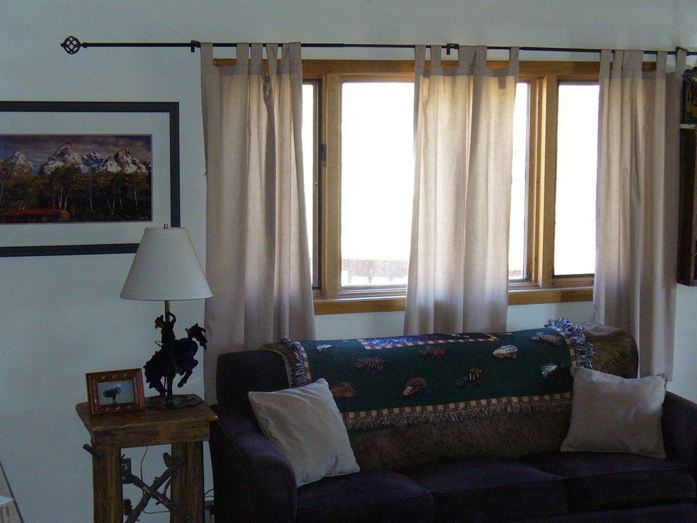 Yellowstone River Suites Gardiner Exterior photo