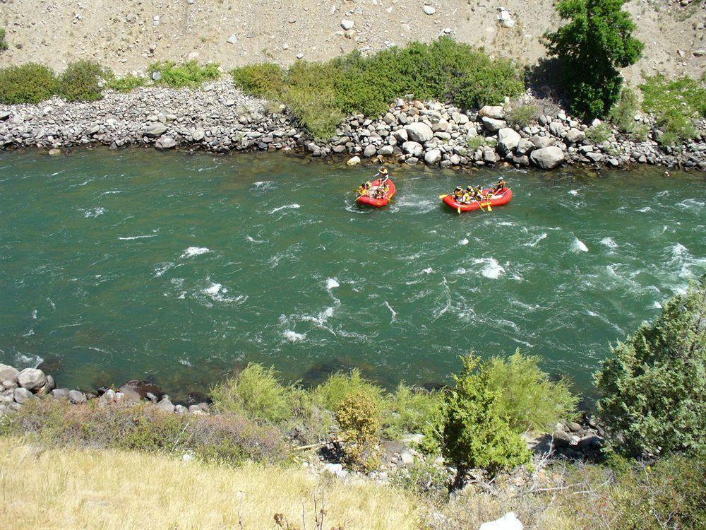 Yellowstone River Suites Gardiner Exterior photo