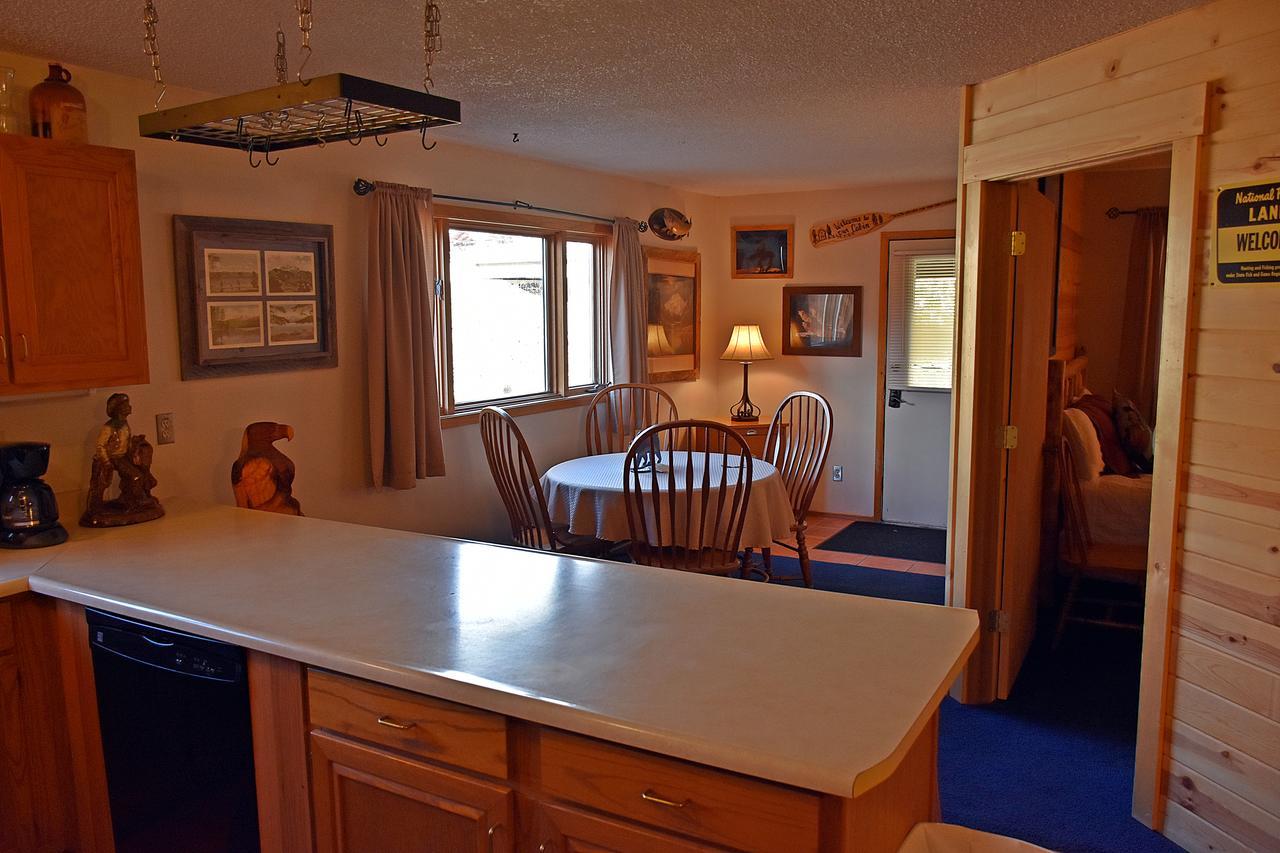 Yellowstone River Suites Gardiner Exterior photo