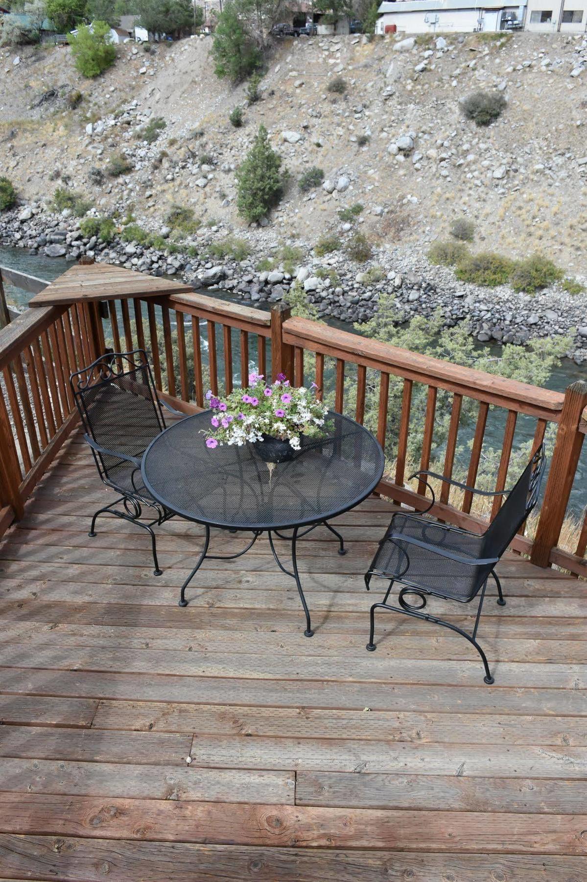 Yellowstone River Suites Gardiner Exterior photo